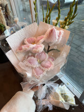 Load image into Gallery viewer, Twist Tulip Bouquet mini
