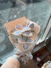 Load image into Gallery viewer, Twist Tulip Bouquet mini
