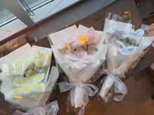 Load image into Gallery viewer, Twist Tulip Bouquet mini
