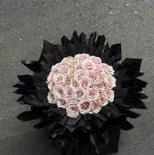 Load image into Gallery viewer, vf 297 Ballet Round Bouquet - Menta Roses
