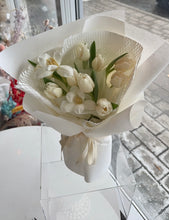 Load image into Gallery viewer, Tulip
