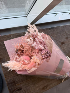 M02. Everlasting Dried Bouquet