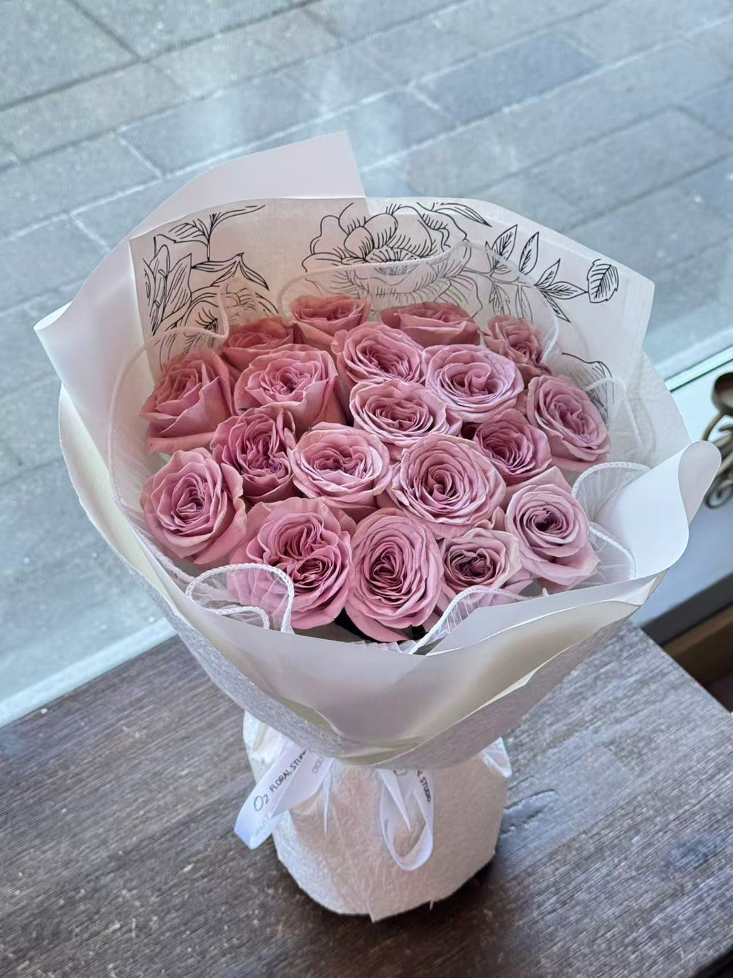 Manta 19 Bouquet Round