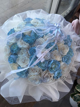 Load image into Gallery viewer, Icyblue Round Bouquet
