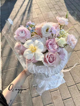 Load image into Gallery viewer, Cream Style Bouquet
